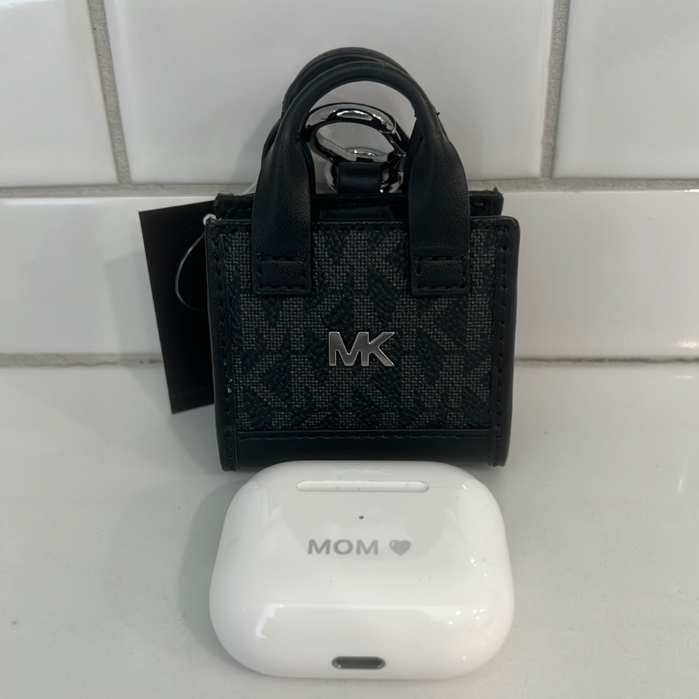 CUTE!! MK Mini Bag AirPods Case!! - Picture 3 of 16